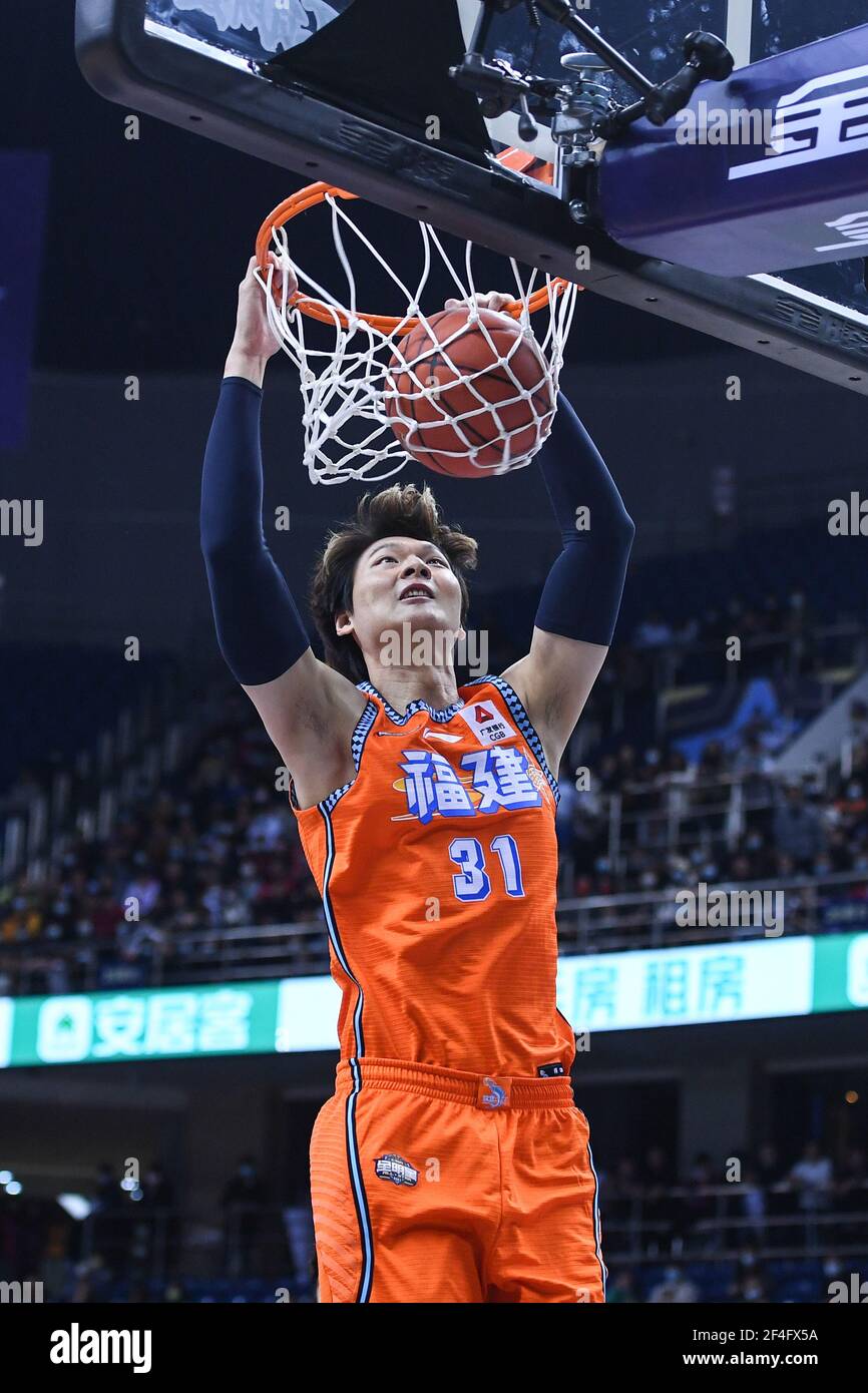 而与他搭档